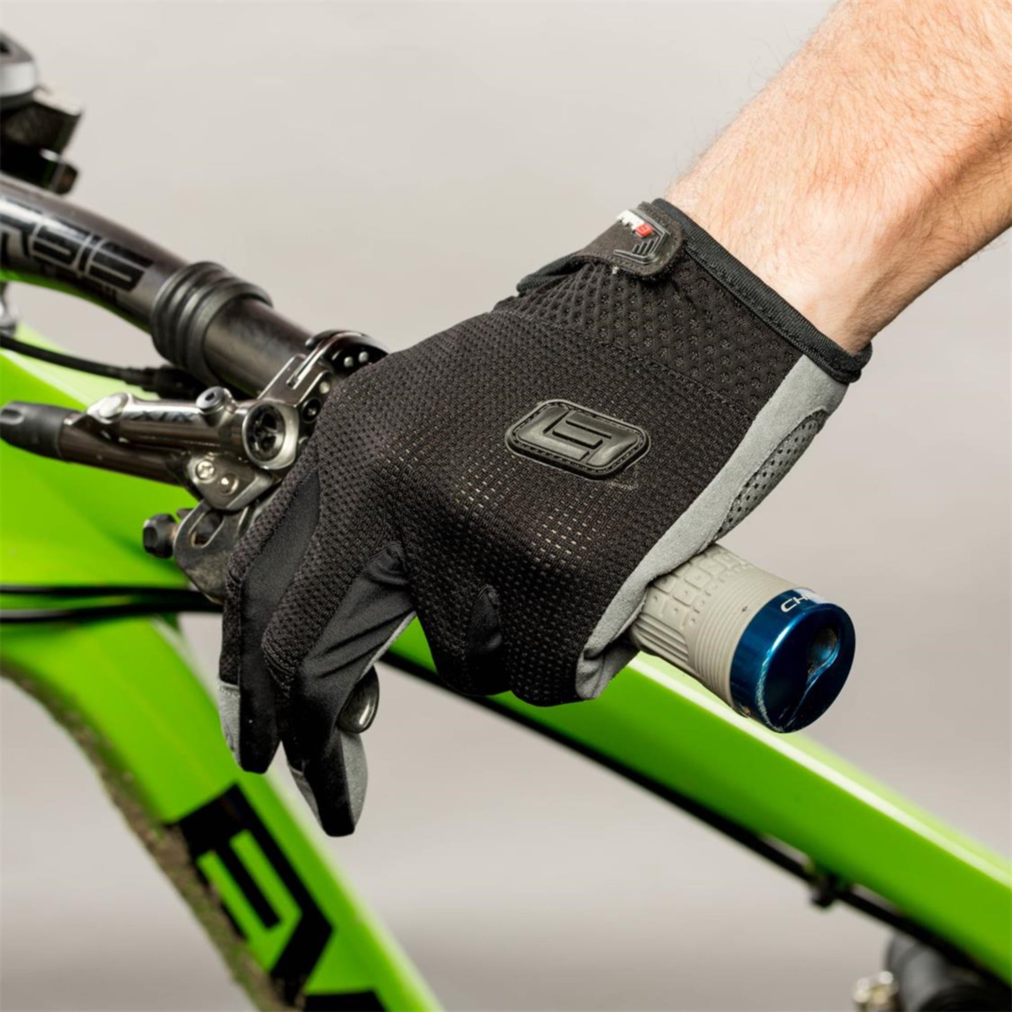 Bellwether Men's Black Direct Dial Ventilated Gloves