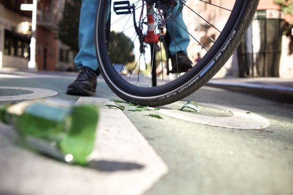 High - Performance Schwalbe Marathon Plus 700 x 28 E - Bike - Ready Wire Tyre with SmartGuard Technology
