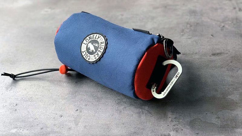 ULAC 1.1L Handlebar Roll Bag for Bikes and E - Bikes with Carabiner in Black and Grey Color