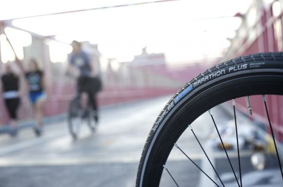 High - Performance Schwalbe Marathon Plus 700 x 28 E - Bike - Ready Wire Tyre with SmartGuard Technology