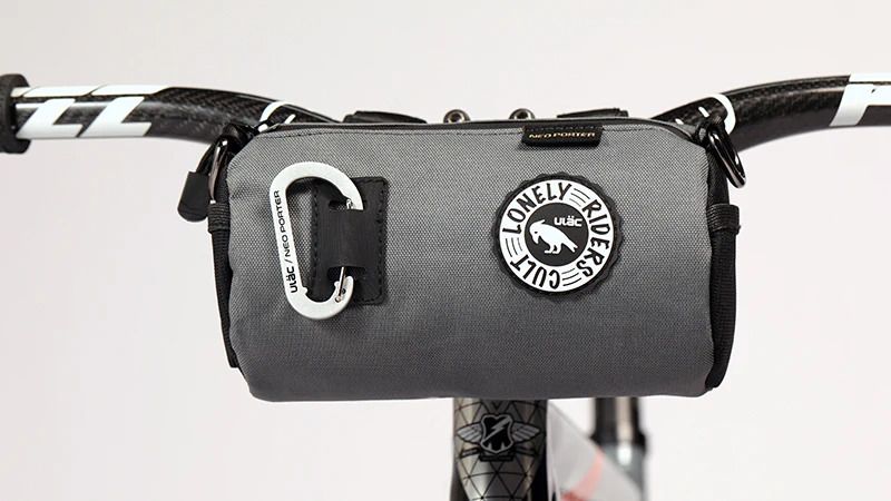 ULAC 1.5L Grey/Black Handlebar Roll Bag with Carabiner for Racers