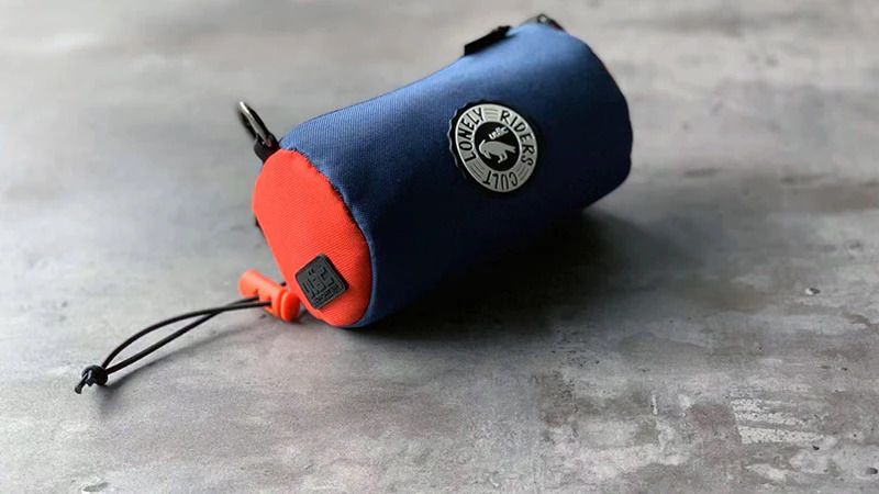 ULAC 1.1L Handlebar Roll Bag for Bikes and E - Bikes with Carabiner in Black and Grey Color