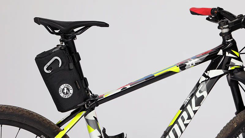 ULAC 1.5L Grey/Black Handlebar Roll Bag with Carabiner for Racers