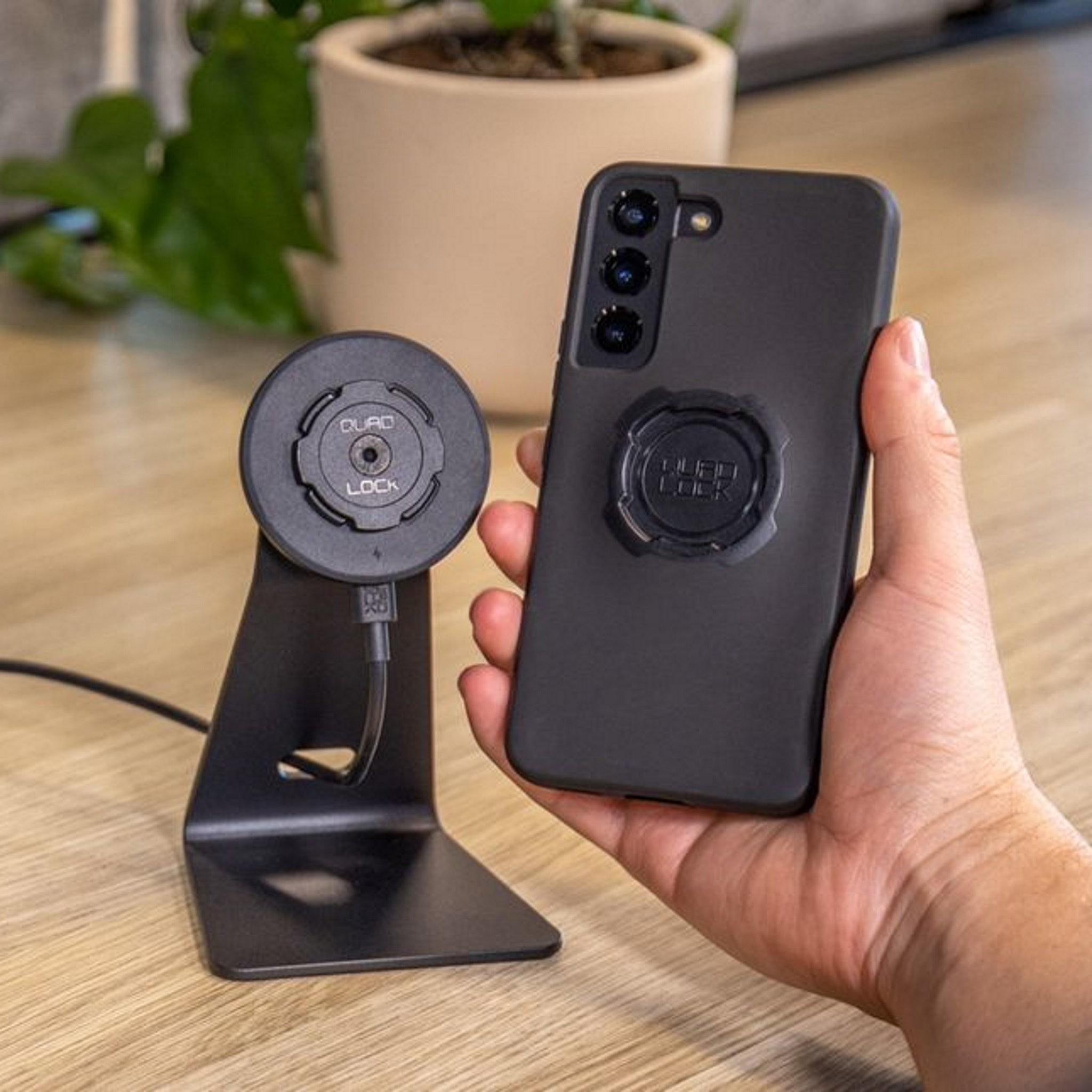 Quad Lock Fast Wireless Charging Head for Car and Desk Use