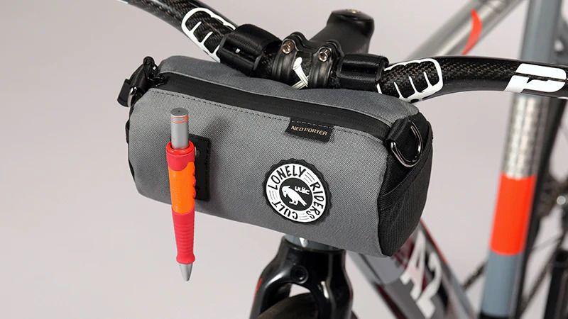 ULAC 1.5L Grey/Black Handlebar Roll Bag with Carabiner for Racers