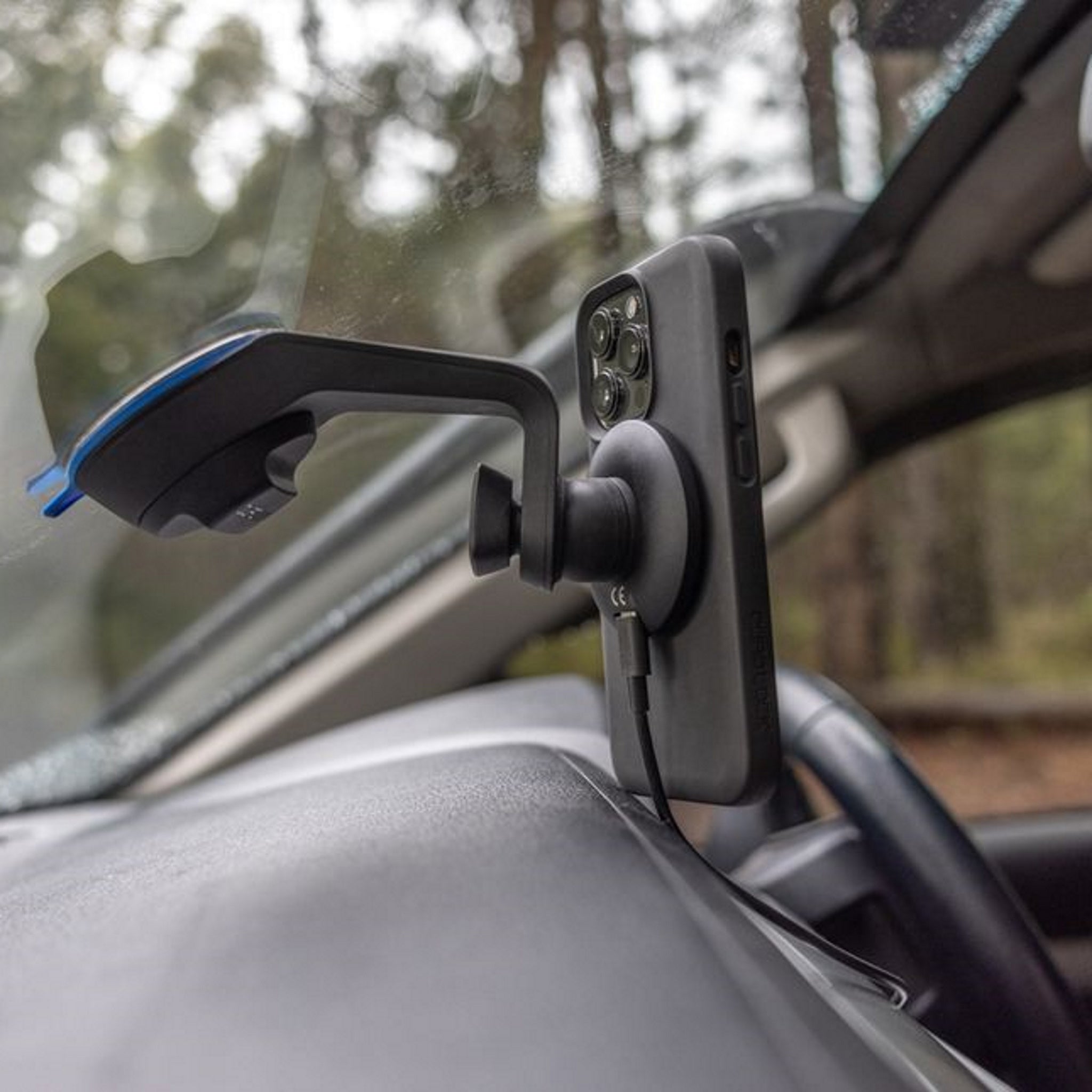 Quad Lock Fast Wireless Charging Head for Car and Desk Use